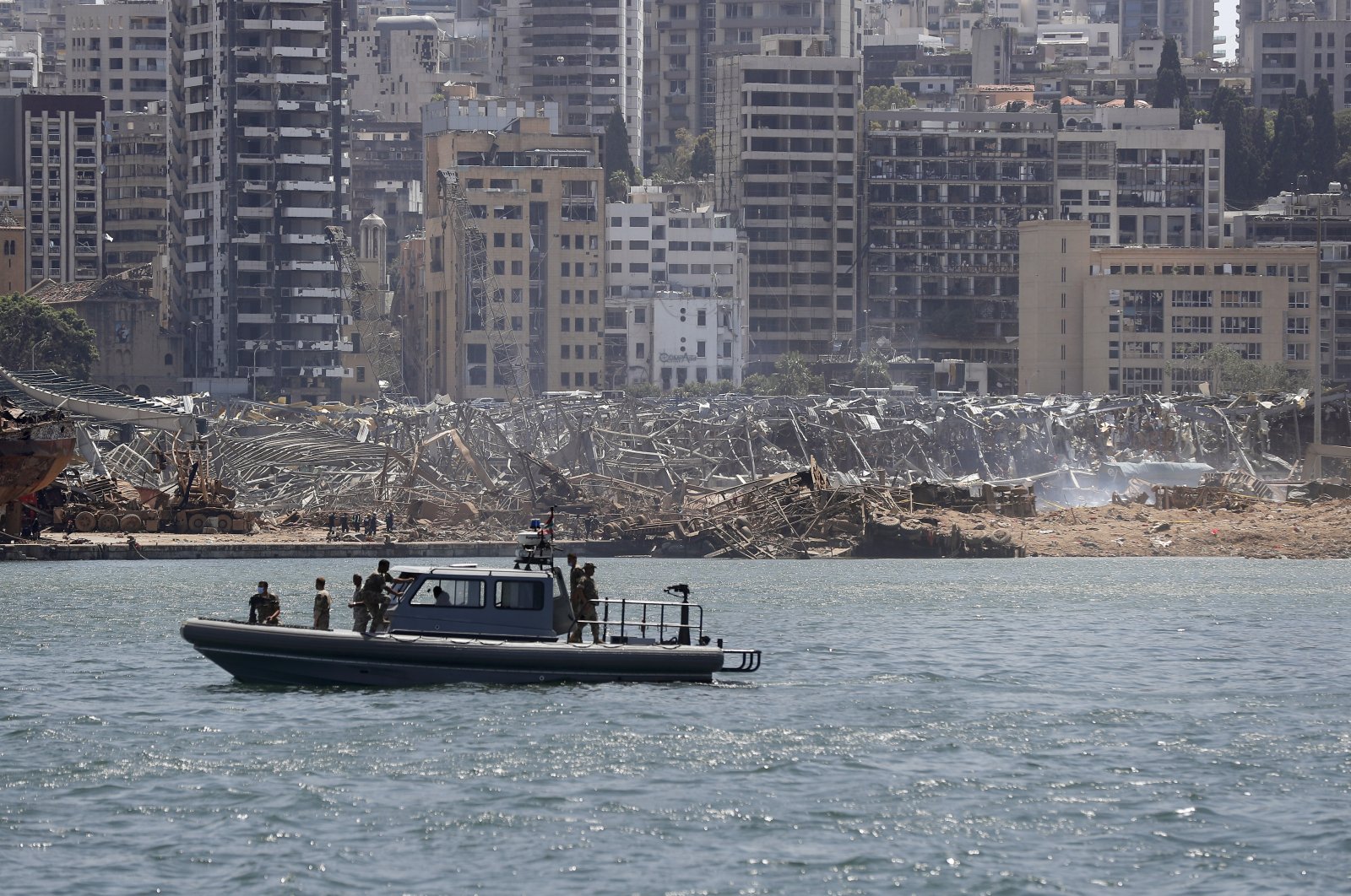 Pejabat Libanon Sebut Ledakan Di Pelabuhan Beirut Menyebabkan Lubang Sedalam 43 Meter